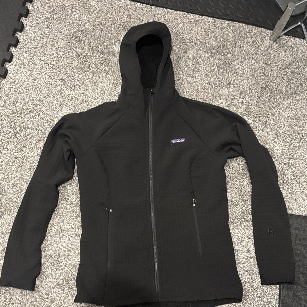 Patagonia Women's Black Full-Zip Hoodie small